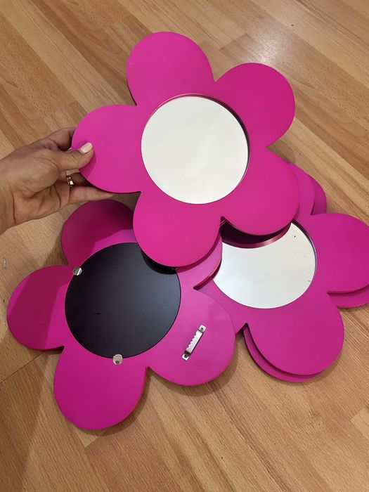 Oglinda perete fucsia