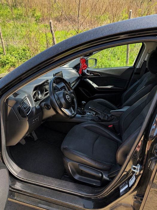 Vând Mazda 3 2016