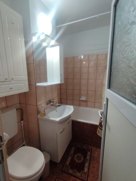 Închiriez garsonieră