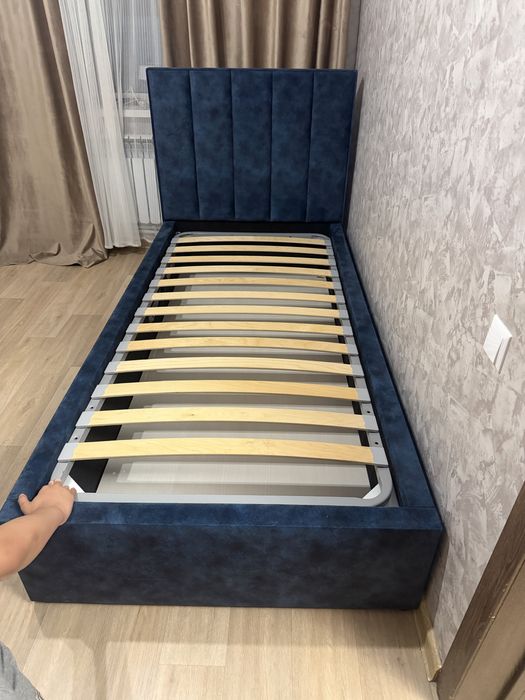 Продам Кровать размер 90/2м, без матраса