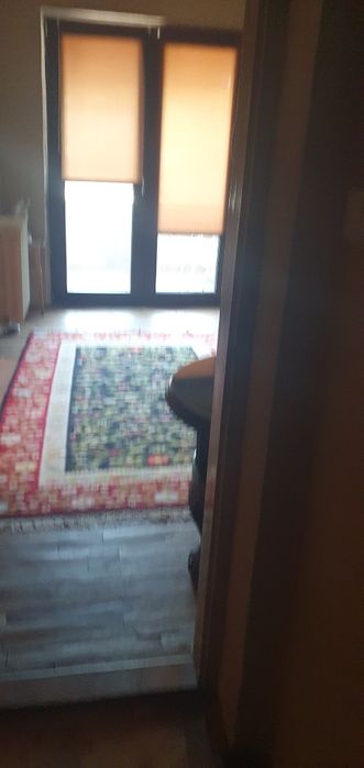 Inchiriez apartament in vila/ curte /
