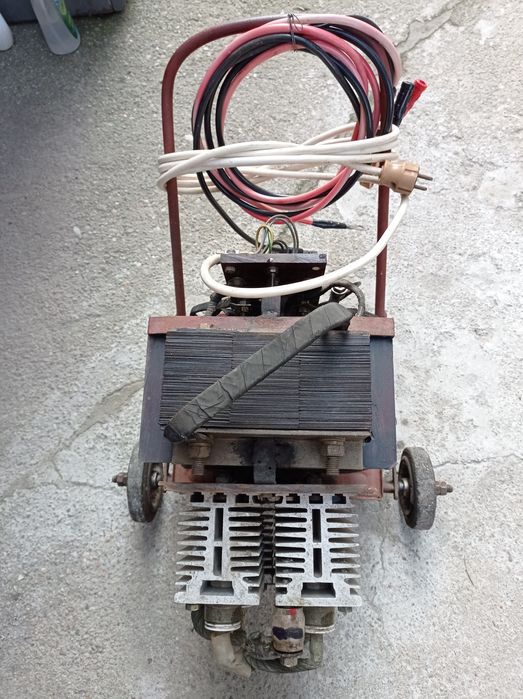 Aparat de sudură cu robot de pornire