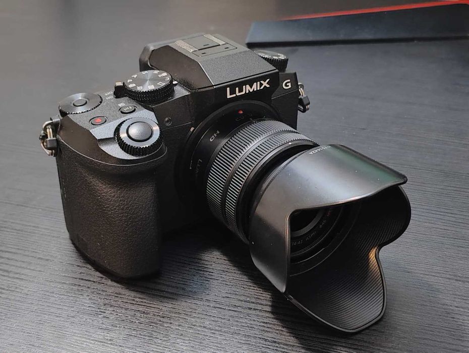 Panasonic Lumix G7 + Obiectiv 14-42mm | Doar 4000 cadre | 3 Acumulatori | Cutie | Impecabil