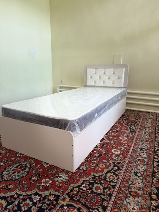 Krovat. Kravat bir kishlik artapeditichiskiy matras bilan