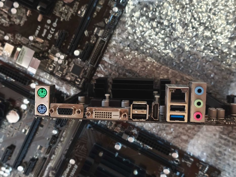 Материнская плата ASRock Q1900M