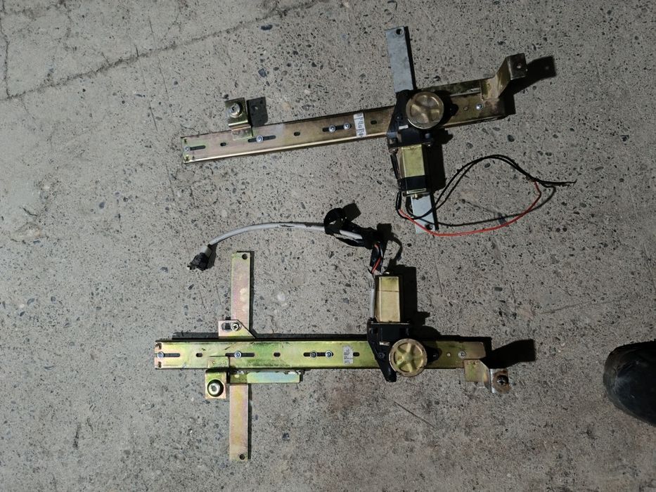 Стеклоподьёмник нива