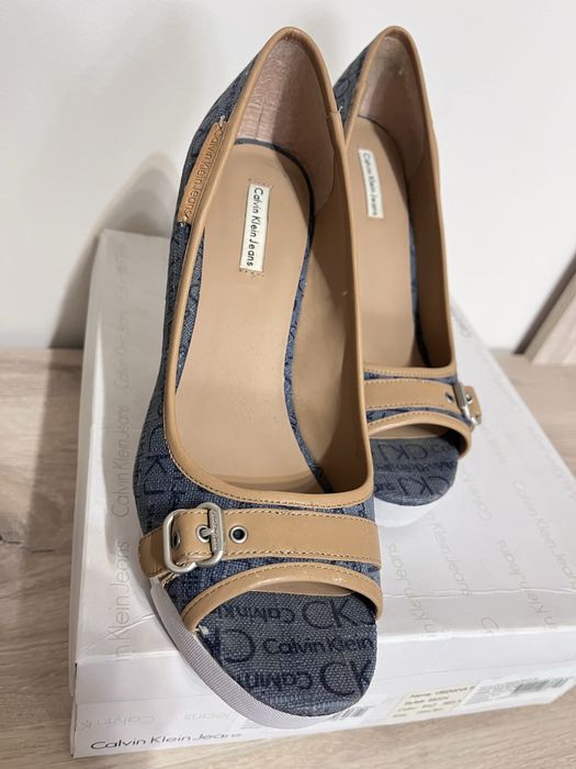 Дамски отворени обувки “Calvin Klein Jeans” номер-39