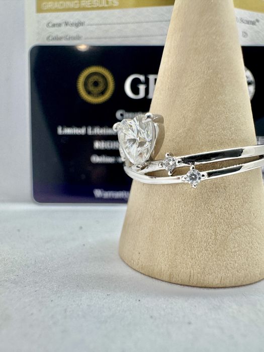 Сребърен пръстен с мойсанит (Диамант) 0.8 карата