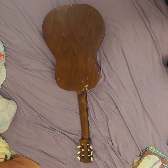 Класическа китара – запазен звук, козметични следи