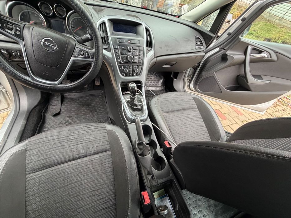 Opel Astra J 2016 benzină-Gpl