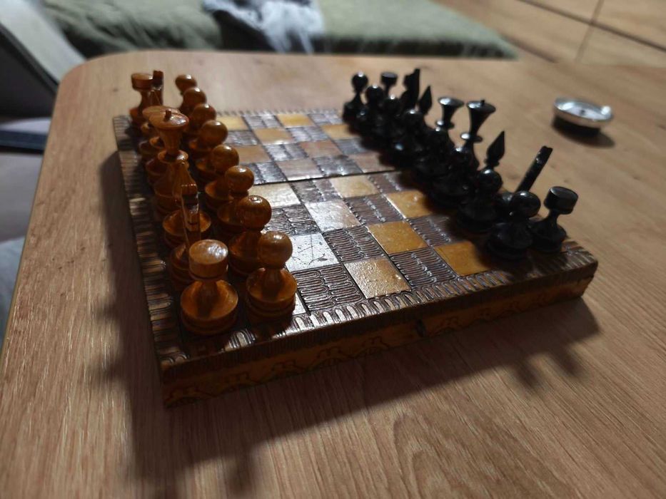 Малък Шах с Дървени фигури от Соца 17 х 17 см