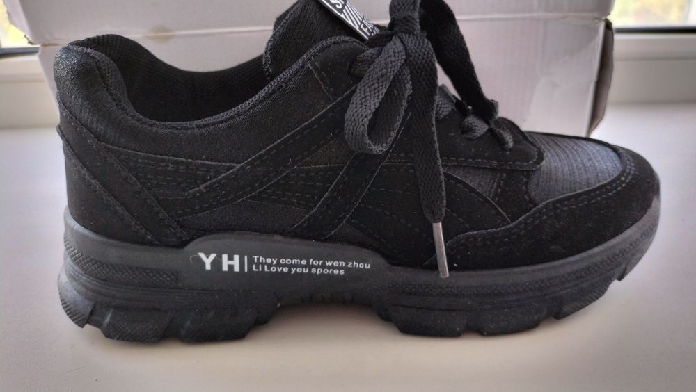 Кроссовки- малютка