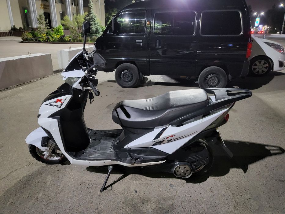 Skuter sotiladi narx keliwiladi