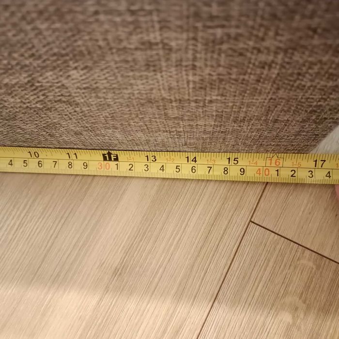 Taburet cu spatiu pentru depozitare