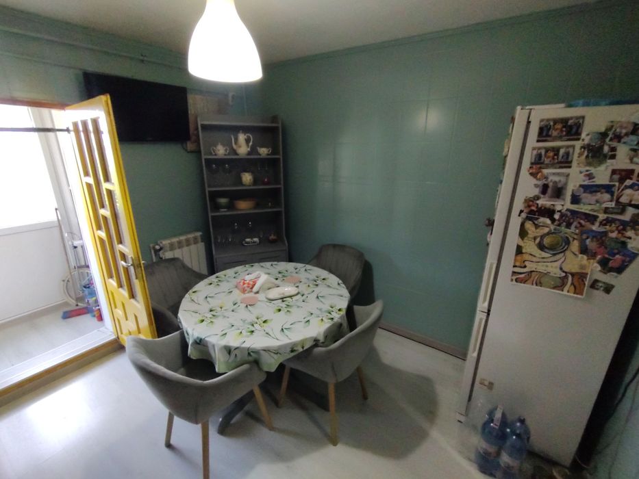 Vand apartament 3 camere