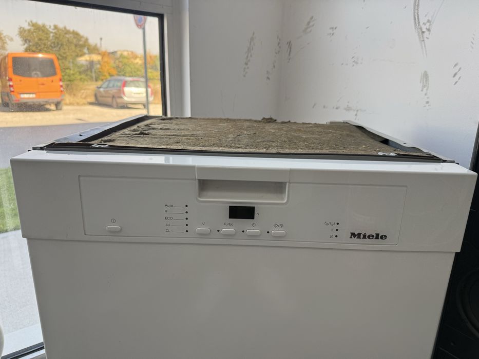 Съдомиялна MIELE 60/см с три кошници