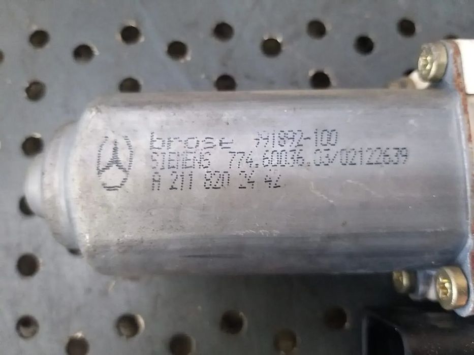 Motoras macara dreapta spate mercedes e class w211 a2118202442 991892100 77460036