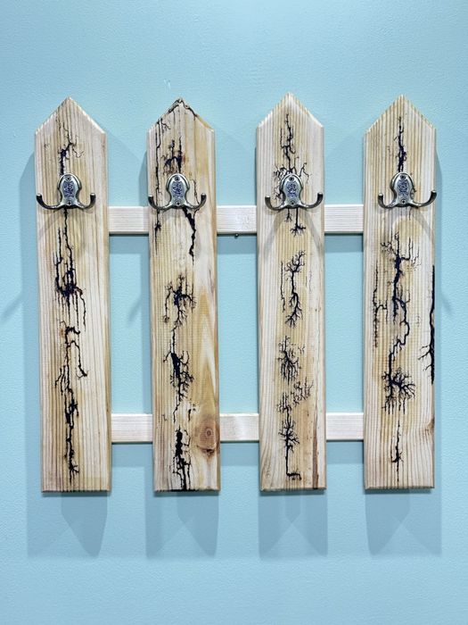 Закачалка за стена