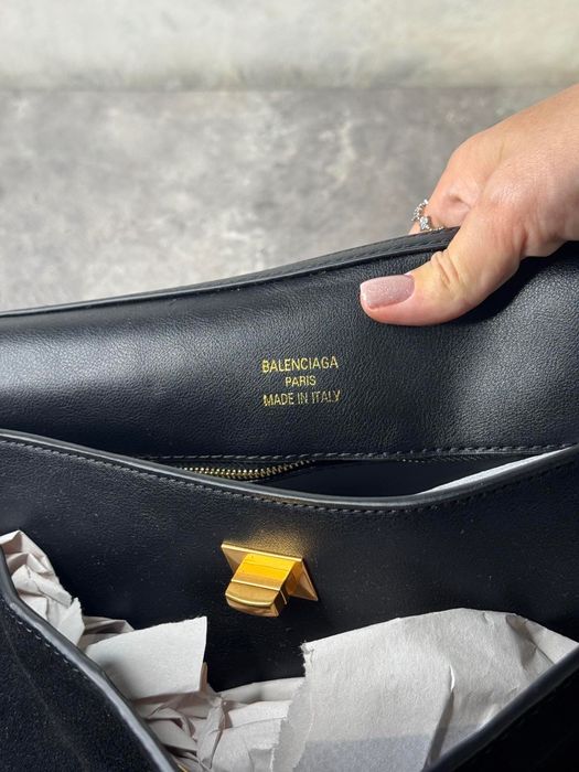 Велурена чанта черна balenciaga
