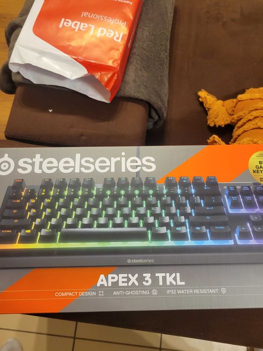 Клавиатура SteelSeries Apex 3 TKL - чисто нова, US layout