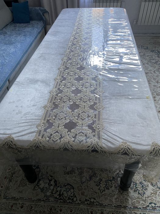 Стол для гостинной