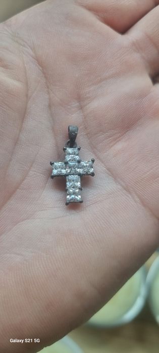 Сребърно кръстче и сваровски