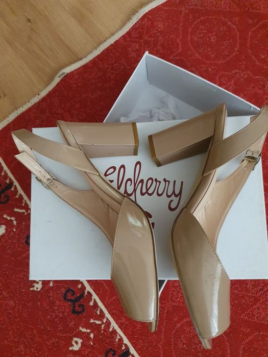 Продам босоножки 38 разм