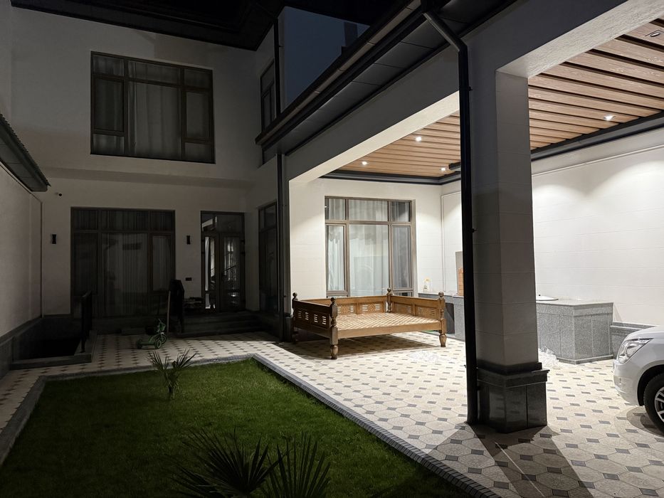 Уч кахрамонда евро уй сотилади, 2 этаж 7 хона 5 та санузел 2 та кухня.