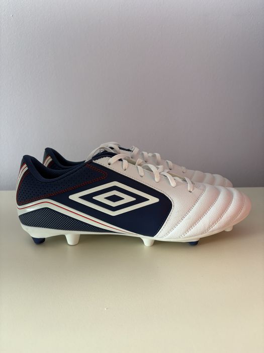 Футболни обувки /стоножки/ Umbro Classico XII FG