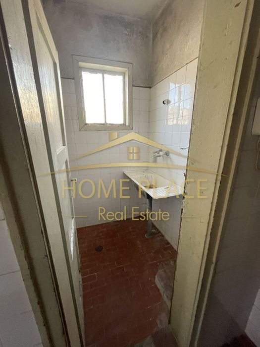 Етаж от къща за ремонт