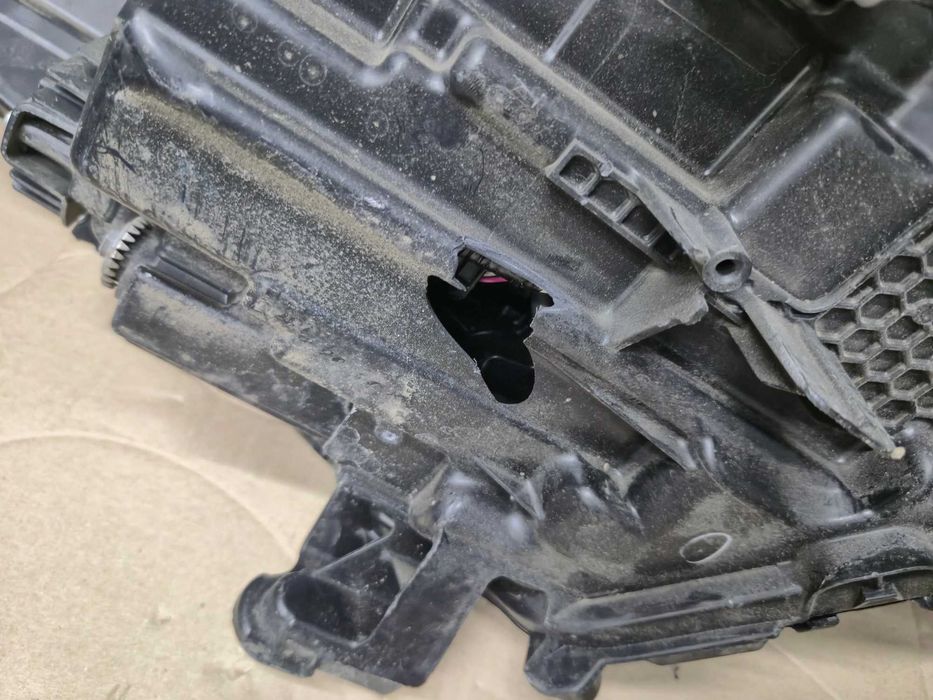 Far Stanga / Dreapta Toyota Highlander An 2020 - 2024 cod 10000-8A06K 10100-8A06K
