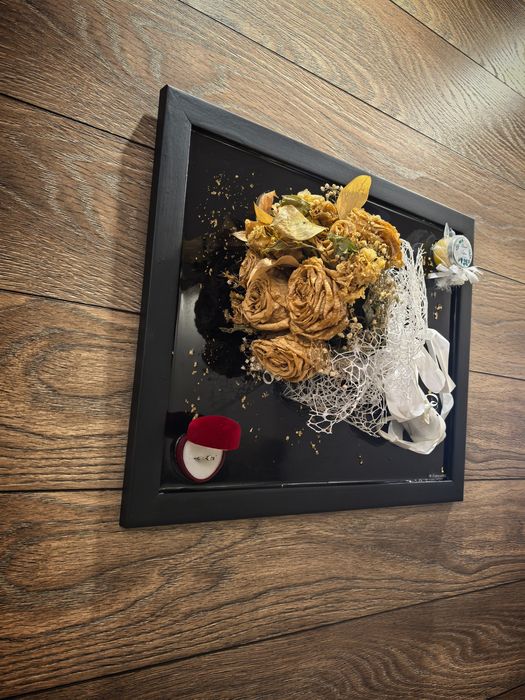 Картини от рози, заляти с епоксидна смола