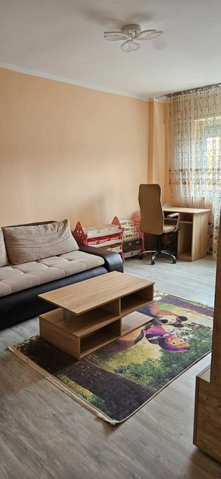 Inchiriez apartament 2 camere,zona Lapus