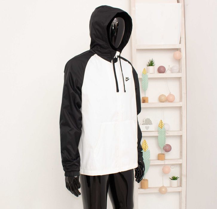 Nike оригинално мъжко яке бяло и черно с качулка ветровка М