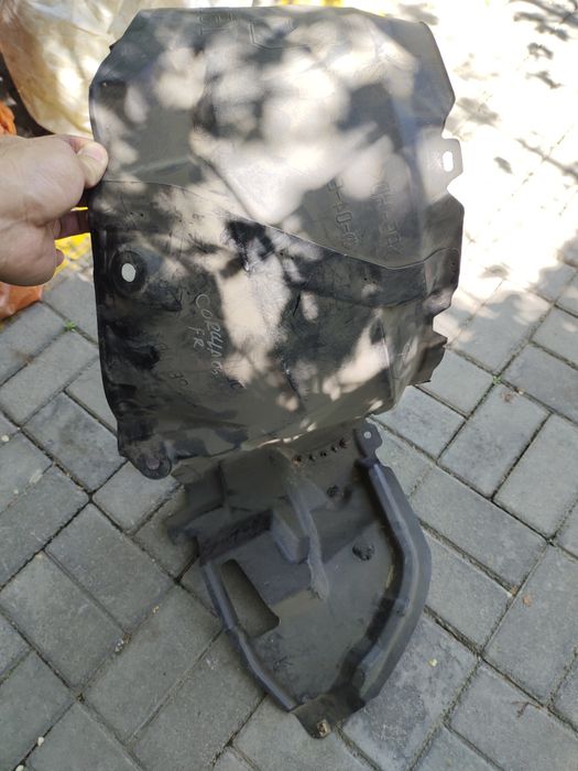 Продам передний подкрылок от Тойоты Королла