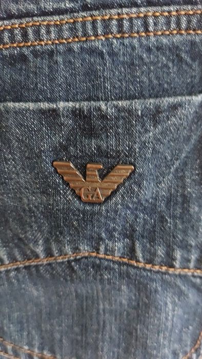 Джинсы от Armani Junior.