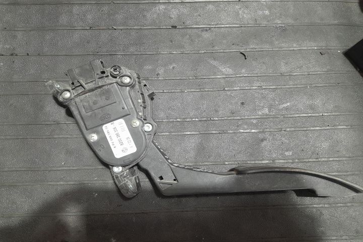 Pedala acceleratie 8200386506 / 6PV009085 8200386506 / 6PV009085 Daci