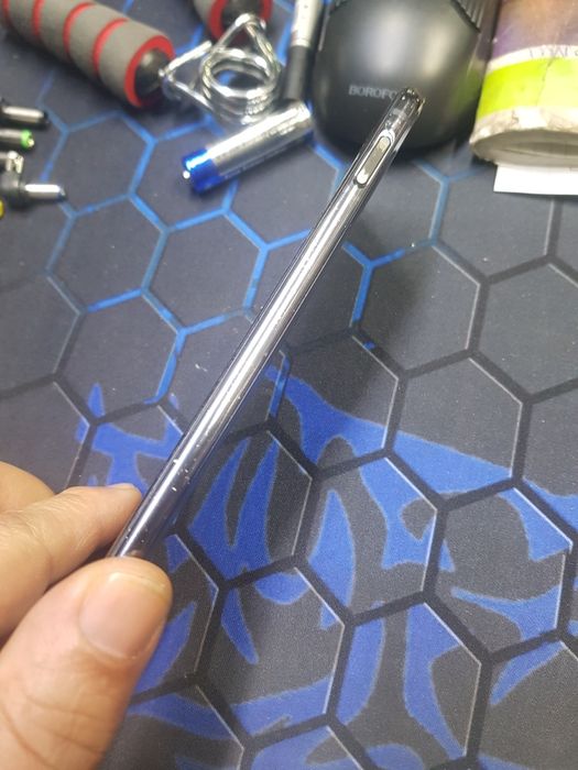 Samsung s10e продам