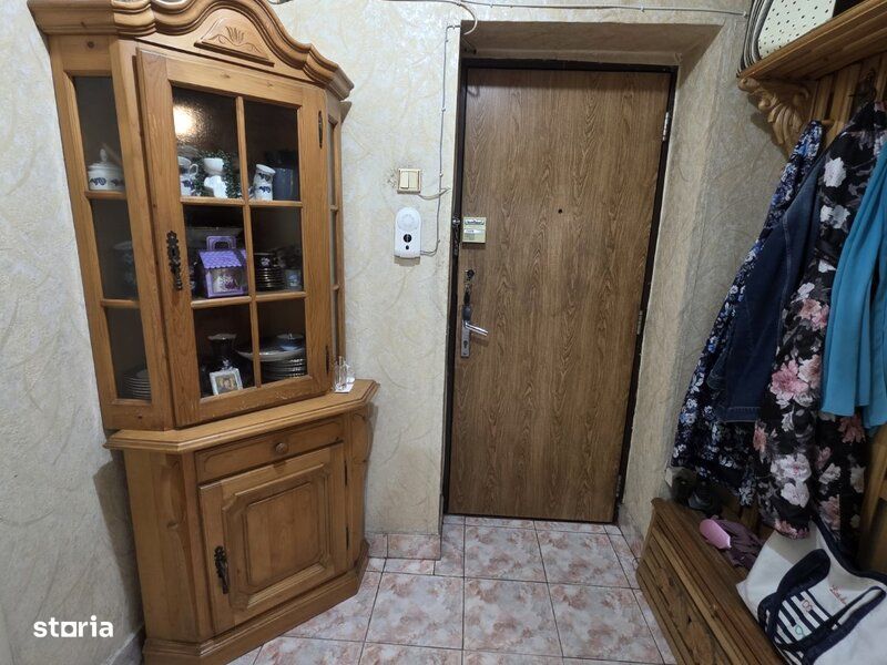 Piata Muncii, 5 minute metrou, chiar pe Basarabia, stradal,