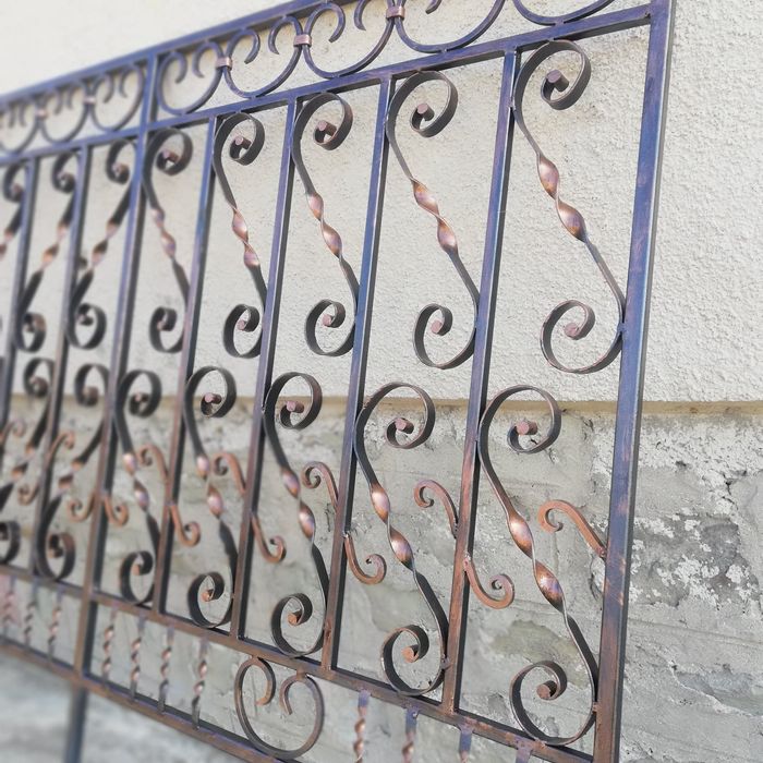 Врати и решетки от ковано желязо