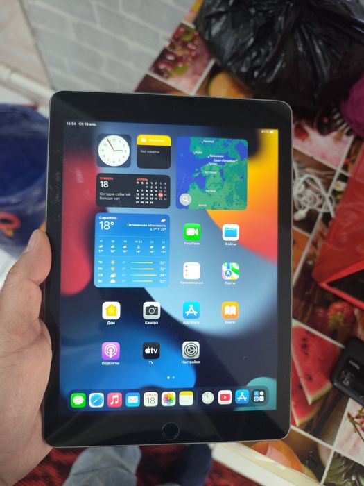 ipad Air 2 .  pamet 128. ios 15.8.7