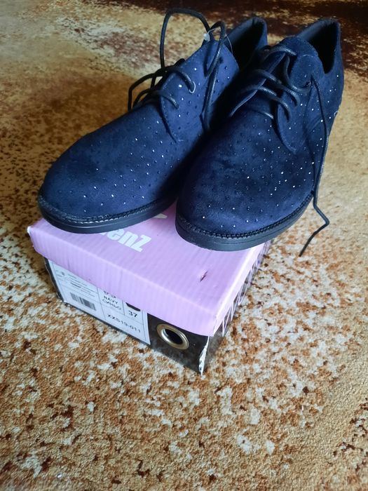 Дамски обувки с нисък ток