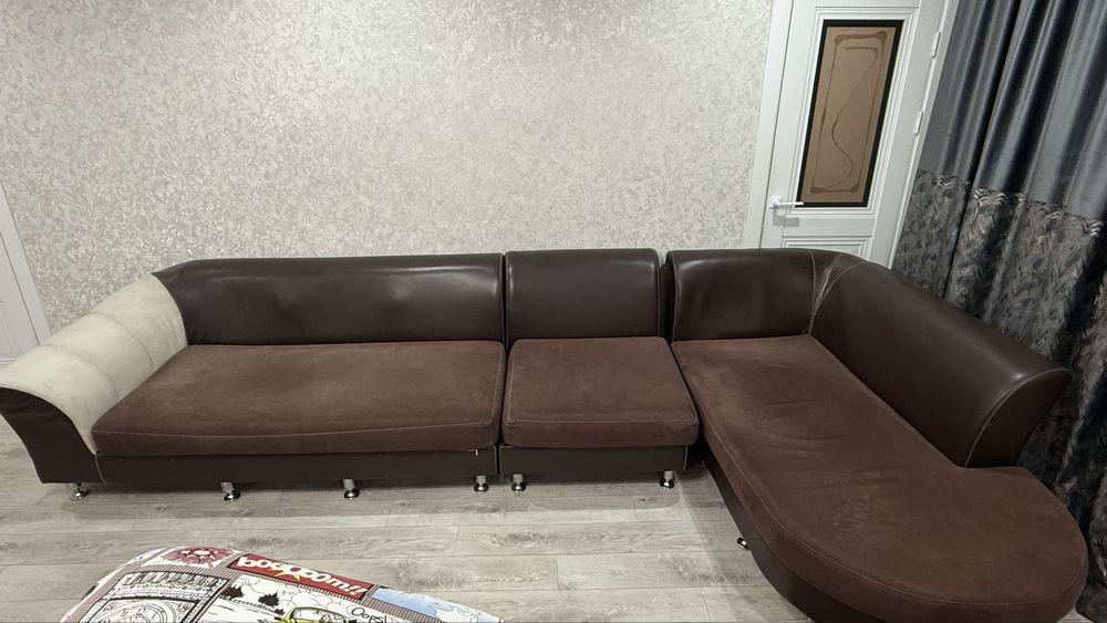 Диван 4 м в длину и после угла 2 м