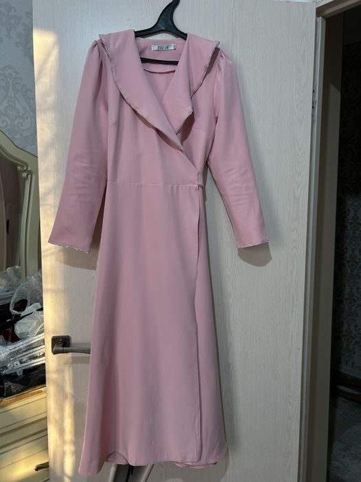 Продам Платье 8000тг 44 размер