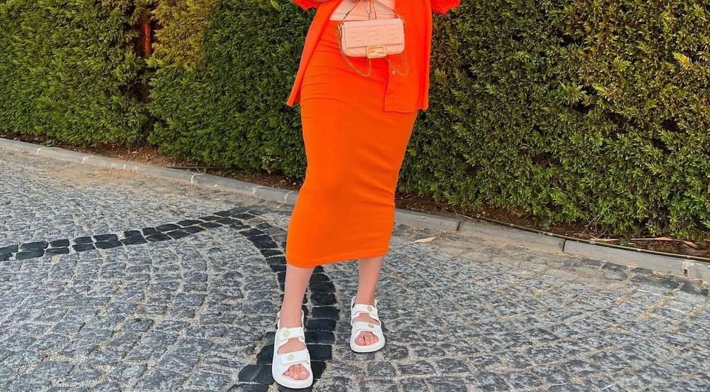 Продам юбку в оранжевом цвете