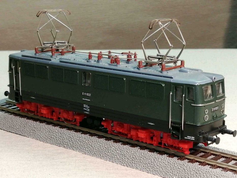 Locomotiva electrica E11  ,marca Piko scara ho