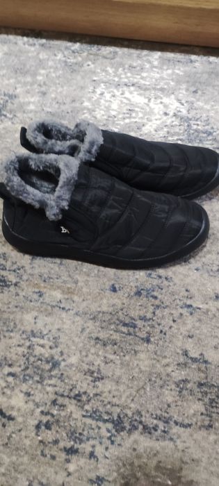 Зимняя теплая удобная обувь