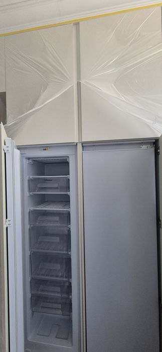 Продам встроенный холодильник с морозильником HANSA