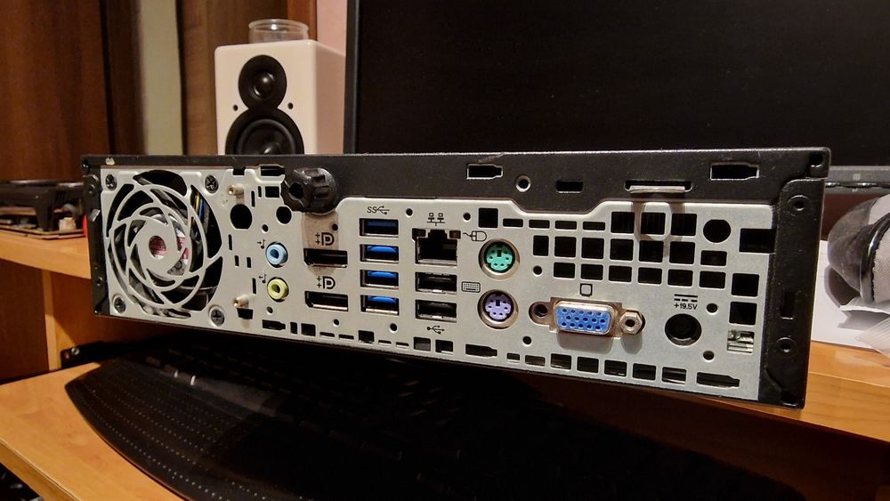 Vând calculator/unitate  hp ultra slim