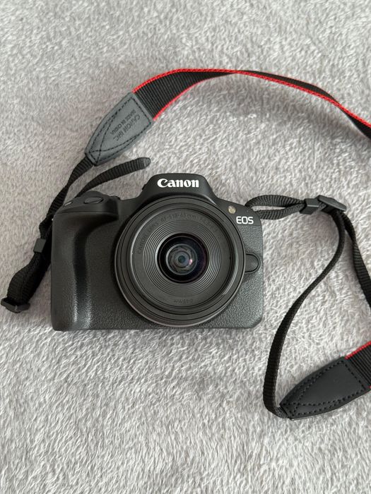Aparat foto CANON EOS R50 Mirrorless, 24.2 MP, 4K, WI-FI, ob. 18-45 mm